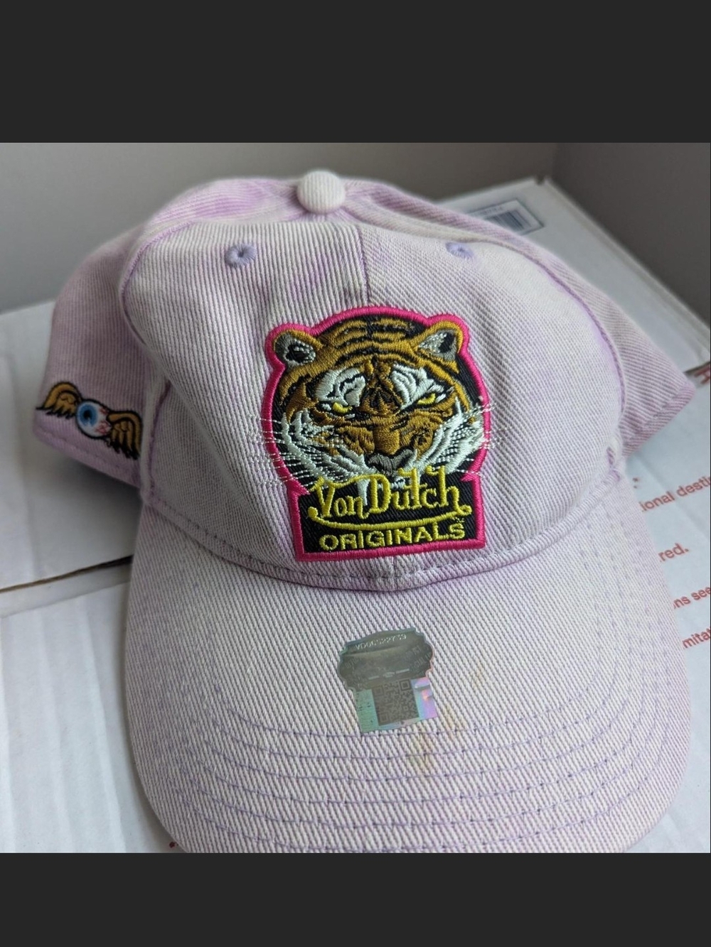 Von Dutch hat capWith detached strap (temporarily glued